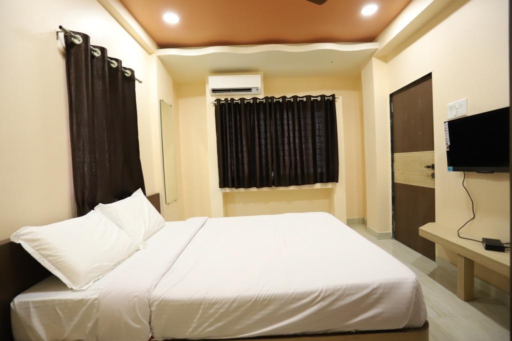 Hotel Pride Executive Solapur Exterior photo