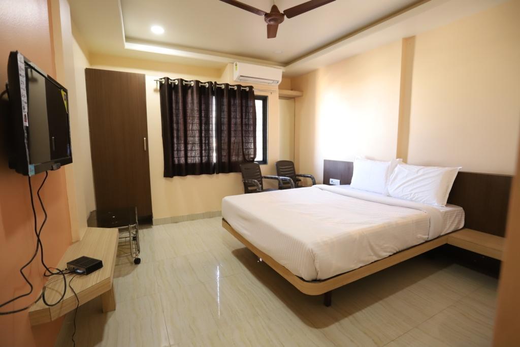 Hotel Pride Executive Solapur Exterior photo